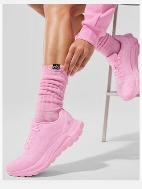 NWT Alo Yoga Unisex Sweet Pink Scrunch Socks. Medium